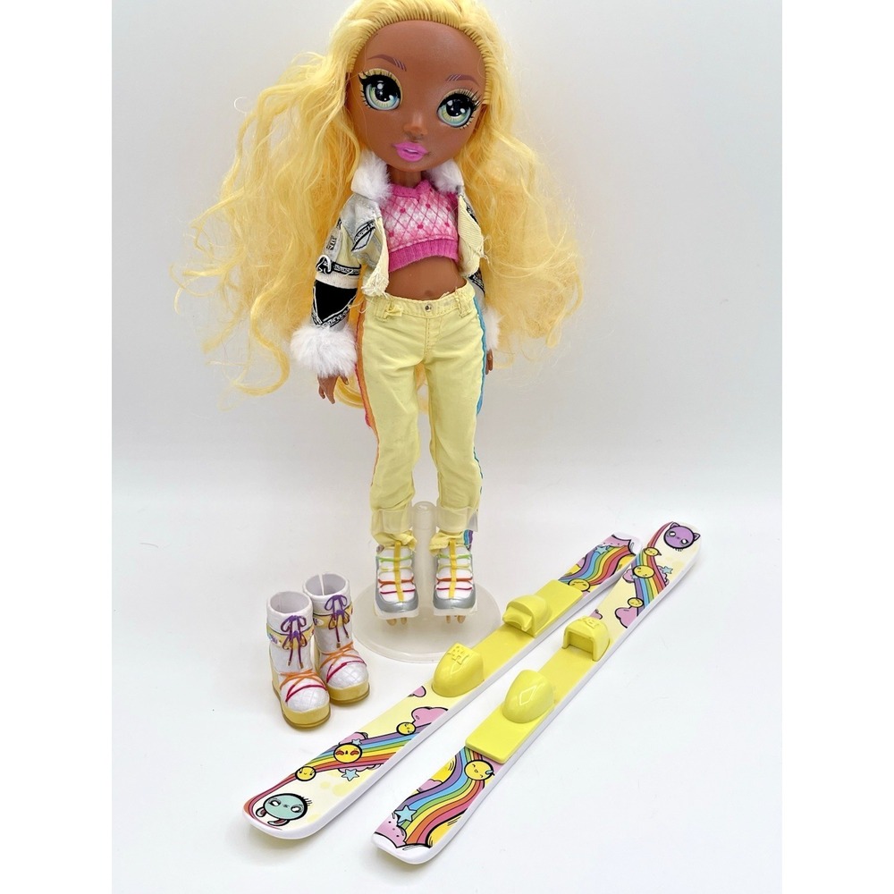 Rainbow High Winter Break Sunny Madison Doll MGA Yellow Outfit Skis Accessories